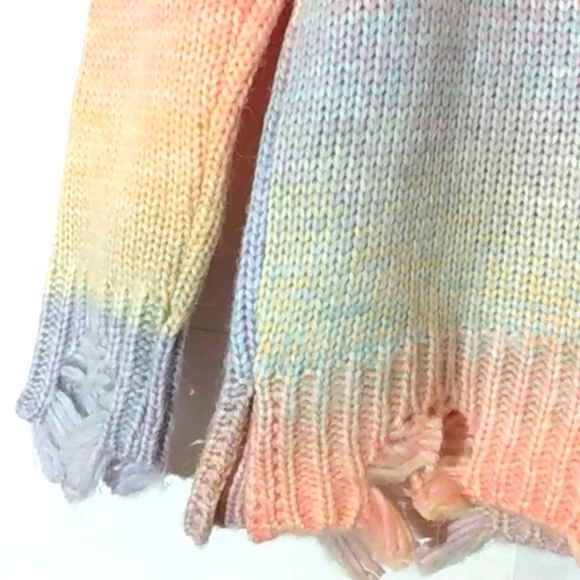 SABRINA LAUREN NEW YORK FRAYED EDGE V-NECK SWEATER SIZE MEDIUM NWT - Picture 4 of 9